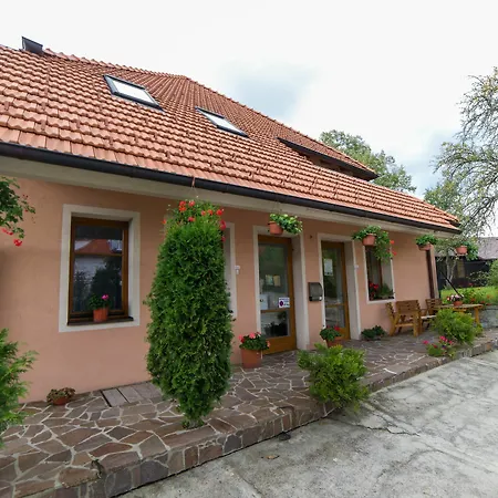 Πανσιόν Na Spicaku 3*
